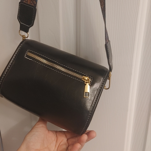 Women's small hangbag- excellent condition - Picture 2 of 5